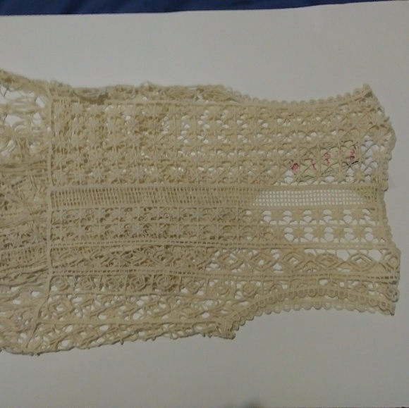 Crochet fringed overlay top NWT - Picture 3 of 3